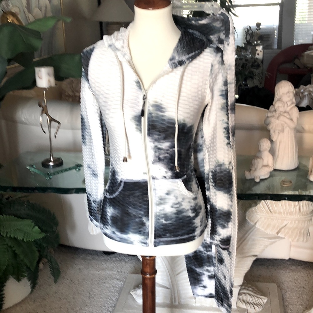 NWOT Active Brazilian 2 piece Hoodie/Legging set